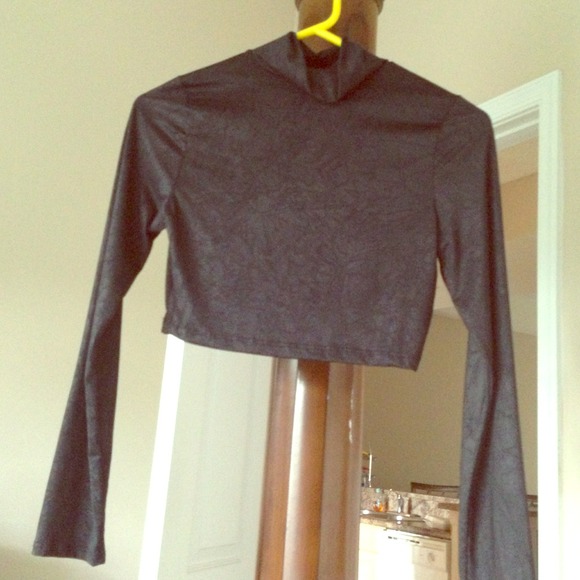 Black Long Sleeve Crop Top