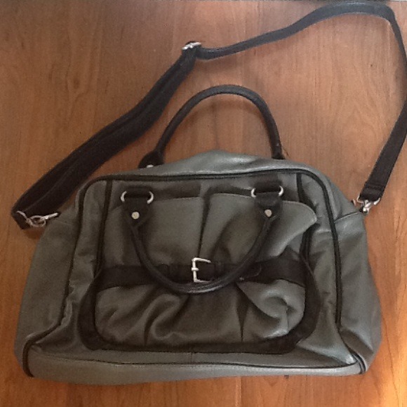 CHARMING CHARLIE PURSE GREY AND BLACK LARGE SIZE