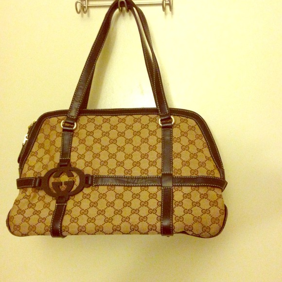 SOLD!!!!!Gucci Purse pre owned.SOLD!!!!!!