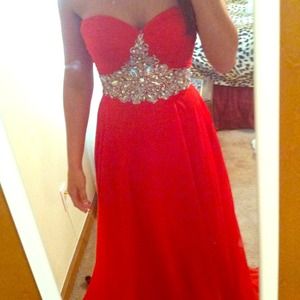 Breathtaking red prom/pageant dress!!