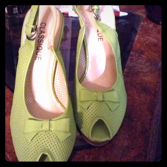 Classified light Green heels