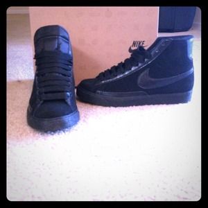 Black/black Nike Blazer (high)
