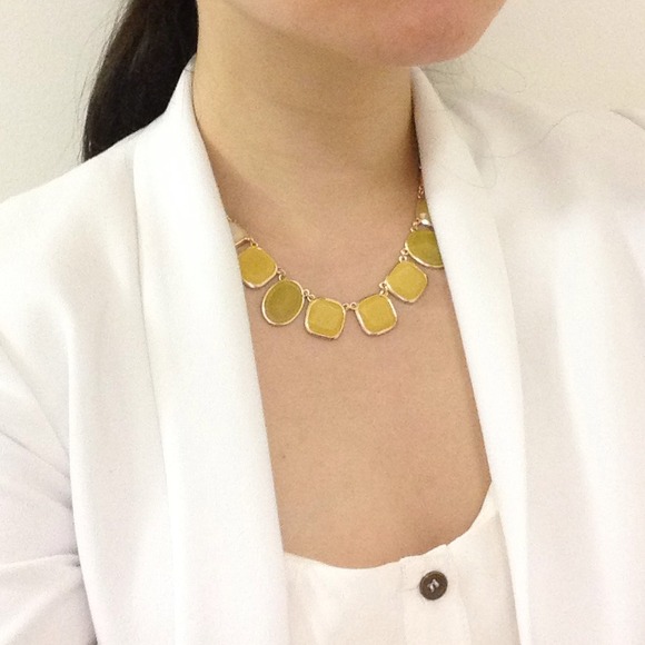 Fresh colors statement necklace