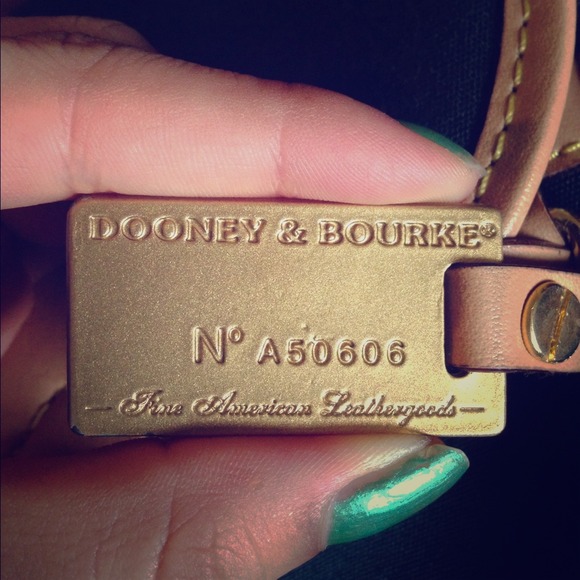 Dooney & Bourke Bag ! - Picture 1 of 3