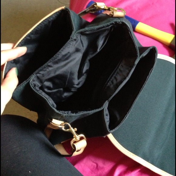 Dooney & Bourke Bag ! - Picture 3 of 3