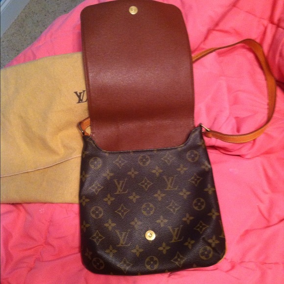 💥Reduced💥 Authentic LV mussete tango - Picture 2 of 4