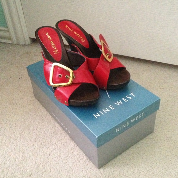 Nine West Slip Ons - Picture 2 of 4