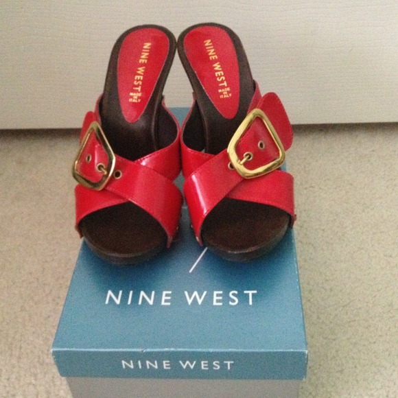 Nine West Slip Ons - Picture 3 of 4