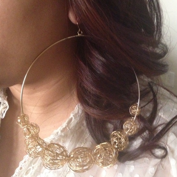 Large hoop earrings - Picture 1 of 3