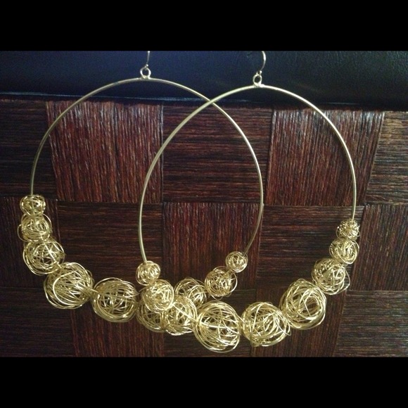 Large hoop earrings - Picture 3 of 3