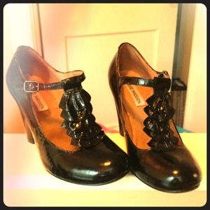 Steve Madden shiny black pumps