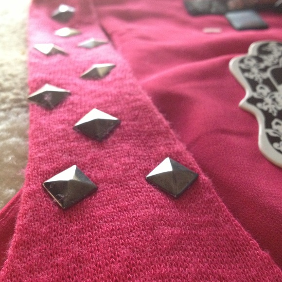 SALE ❗Pink Top w/ studs - Picture 2 of 4