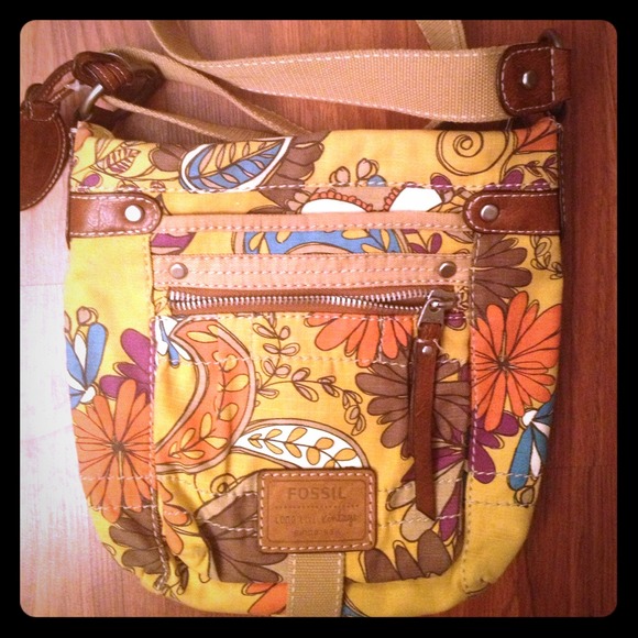 💢💥SOLD💥💢 Fossil Body Cross over purse - Picture 1 of 3