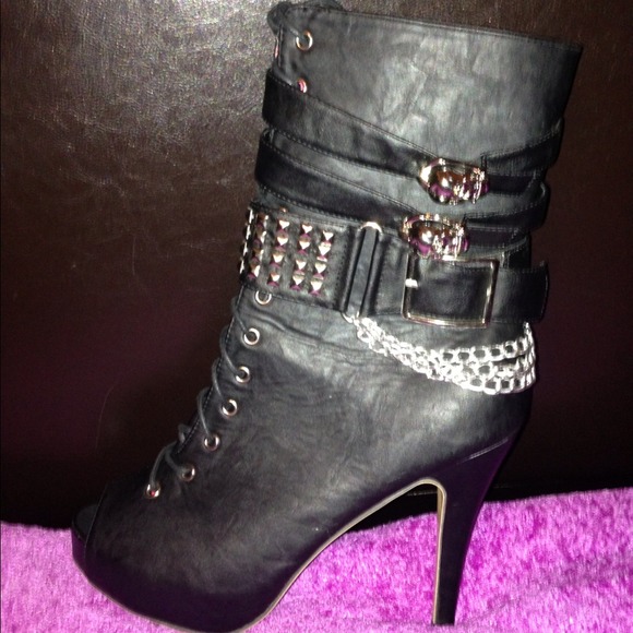 ❗PRICE REDUCED❗Rocker style bootie heel