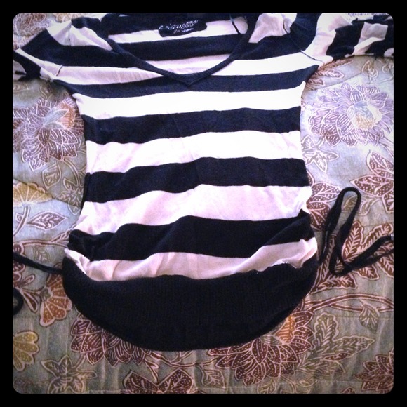 Guess shirt size small