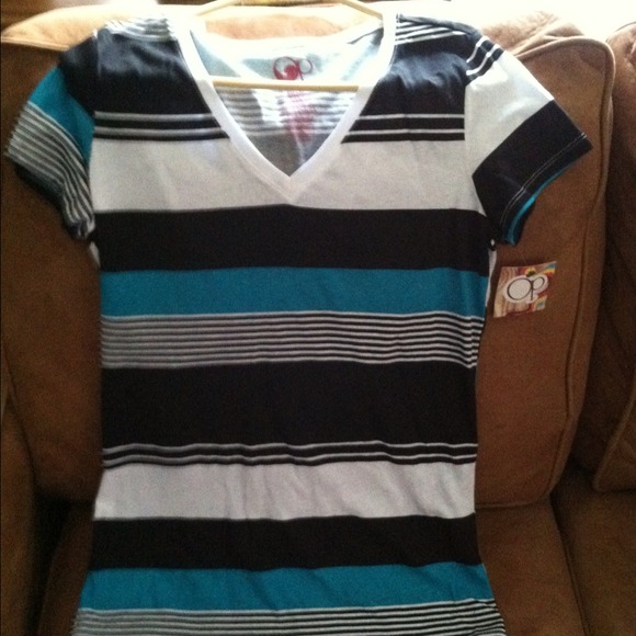 Op. SS V Neck Tee - LARGE