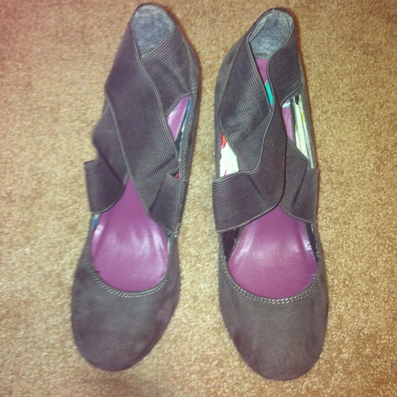 Grey dress shoes