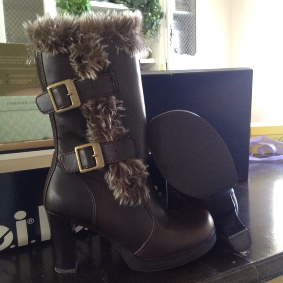 NWT Fall & Winter Boots w/ Faux Fur Trim - Picture 2 of 4