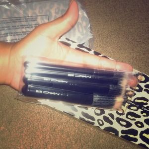 🚫SOLD🚫More pictures of MAC HOLIDAY SET 2012