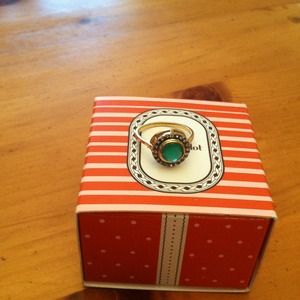 Bundle green ring and jewelry case