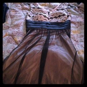 Knee down dress nude and gold and black