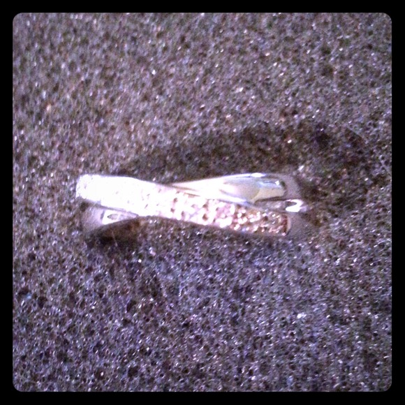 Diamond cut criss cross ring