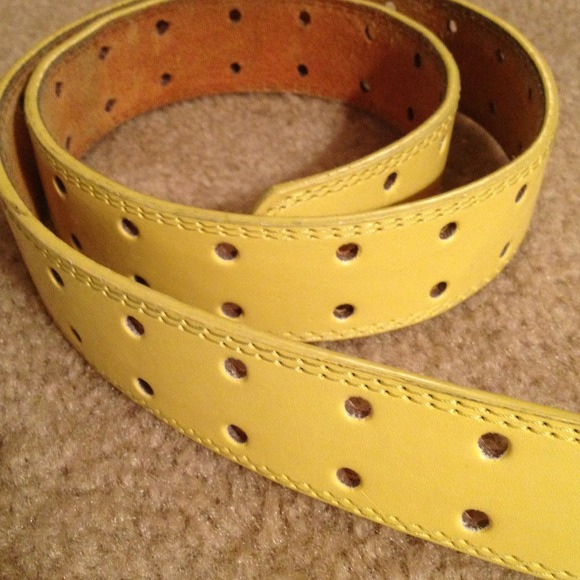 Bundled ? GREAT Yellow Leather Belt