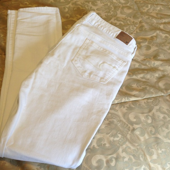 White American Eagle jeans