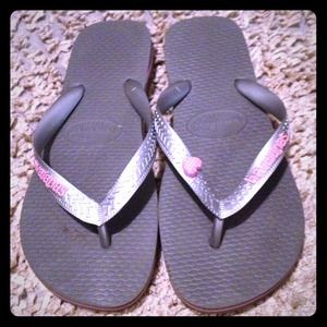 Super cute havaianas with little heart accent :)