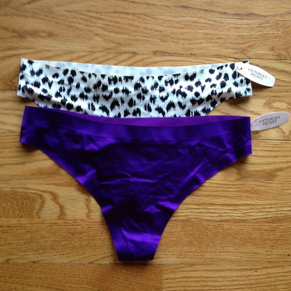 NWT 2 Medium Victorias Secret Thongs