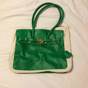 Shoedazzle "Lyon" bag in green