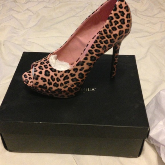 JustFab Shoes - Beautiful pink leopard heel