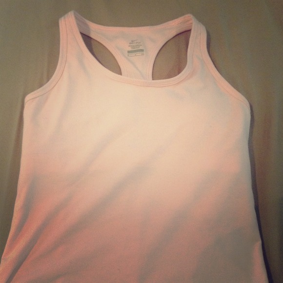 ✔ Dri-Fit pink Nike shirt