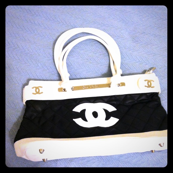 Cute CHANEL handbag