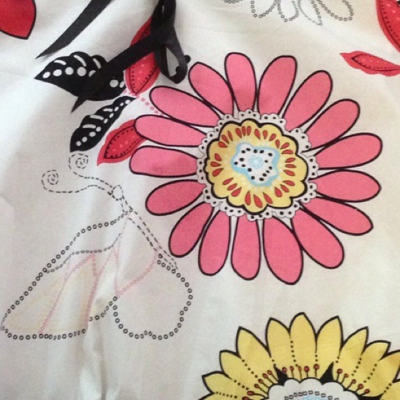 ❤❤SOLD in bundle❤❤White sunflower dress! 🎀 - Picture 3 of 4