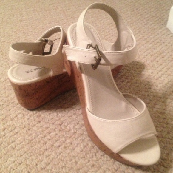 Adorable beige platform wedge sandal