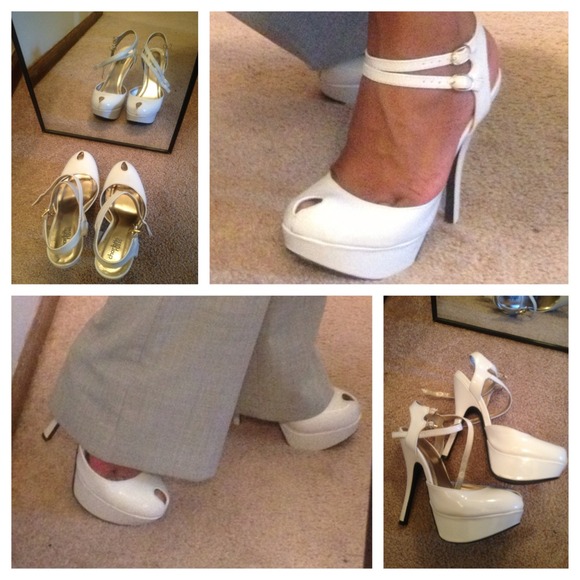 ⛔SOLD⛔White faux leather Charlotte Russe stiletto