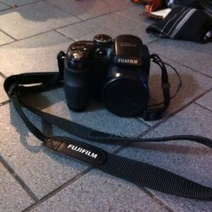 Fujifilm S 1000 fine pix camera
