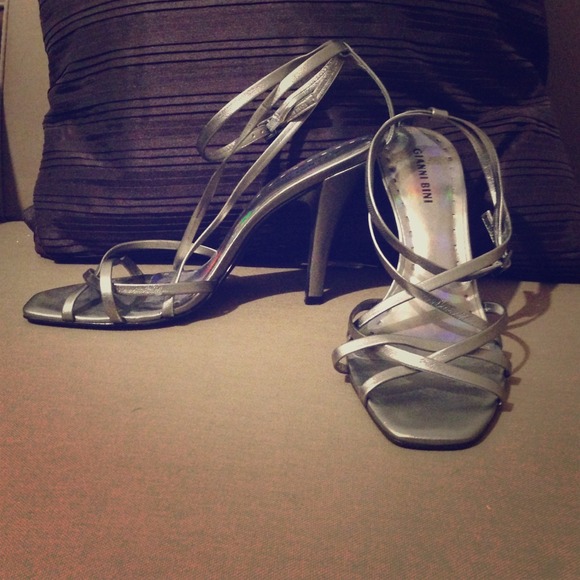 Gianni Bini gunmetal scrappy heels