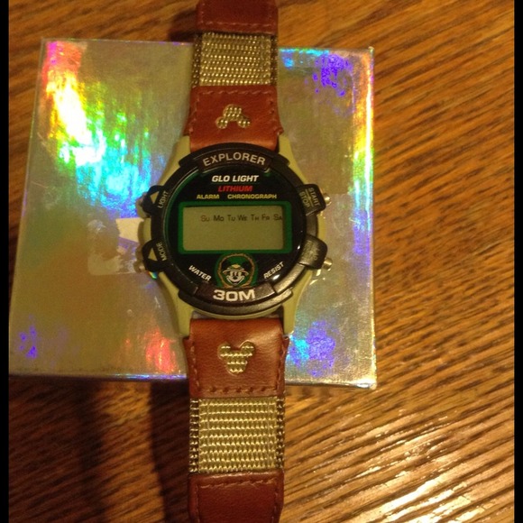 Men's Mickey Mouse watch🌟🌟SOLD🌟🌟 - Picture 2 of 2