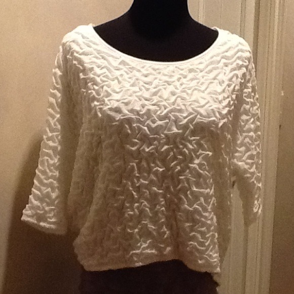 White 3/4 sleeve pull over summer shirt