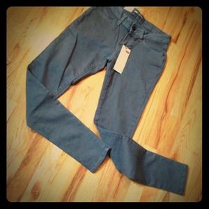Gray Levi's 535 skinny pants
