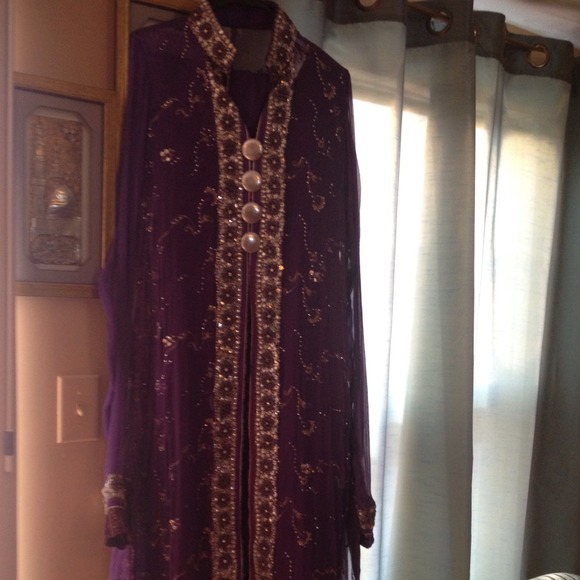 Pakistani breeza gown - Picture 1 of 3