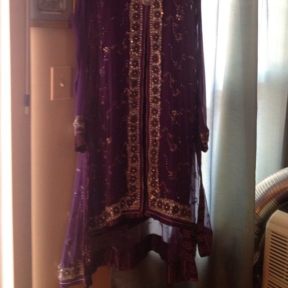 Pakistani breeza gown - Picture 2 of 3