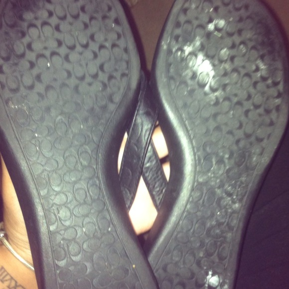 💯 AUTHENTIC Coach Sandals/ Flip Flops - Picture 2 of 4