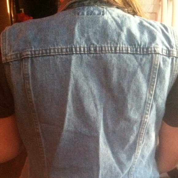 Vest - Picture 3 of 4