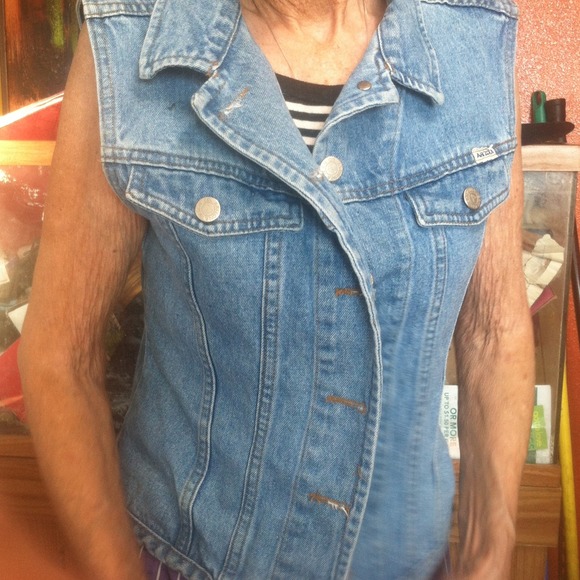 Vest - Picture 4 of 4