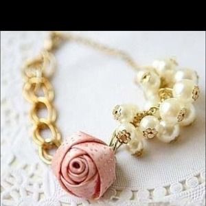Pearl bracelet