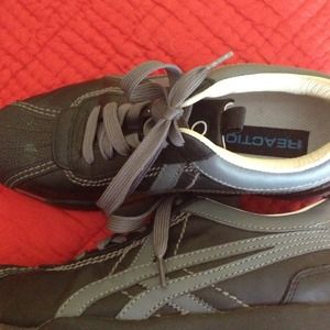 Kenneth Cole tennis shoes