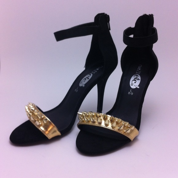 Shoes - ❌SOLD IN BUNDLE❌Black and gold spike shoe